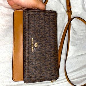 SMALL MICHEAL KORS CROSSBODY PURSE